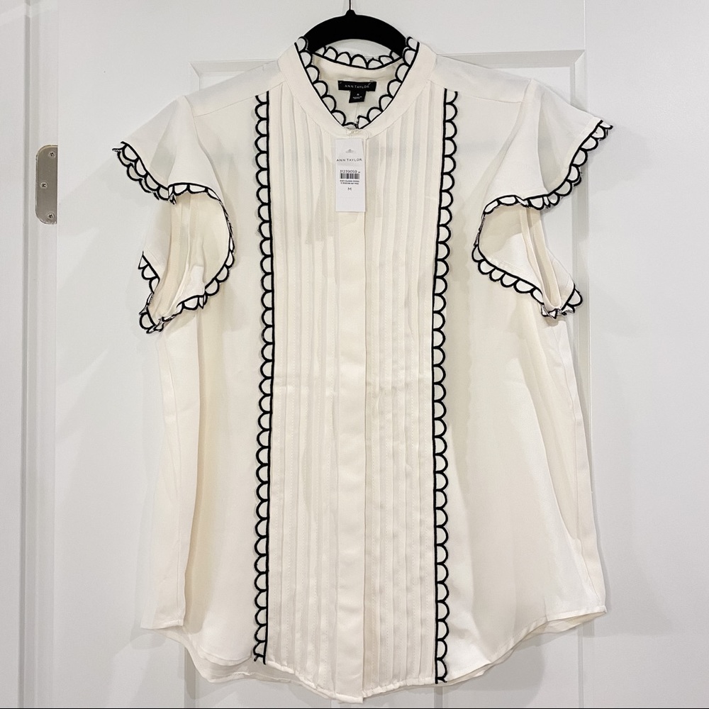NWT Ann Taylor Black and White Flutter Sleeve Blouse